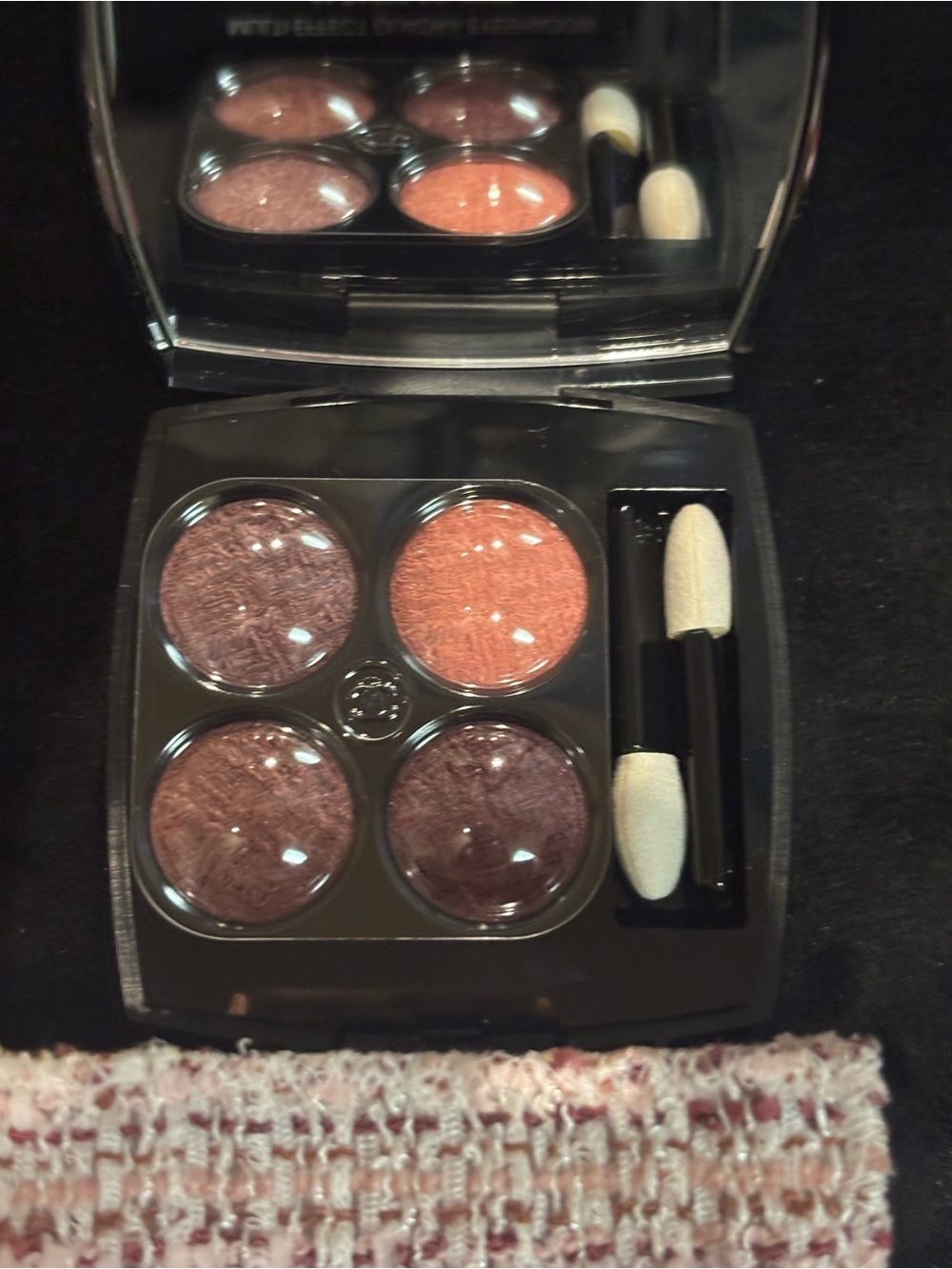 CHANEL Les 4 Ombres Tweed Quad Eyeshadow — Purple & Gold Accent - Picture 6 of 8